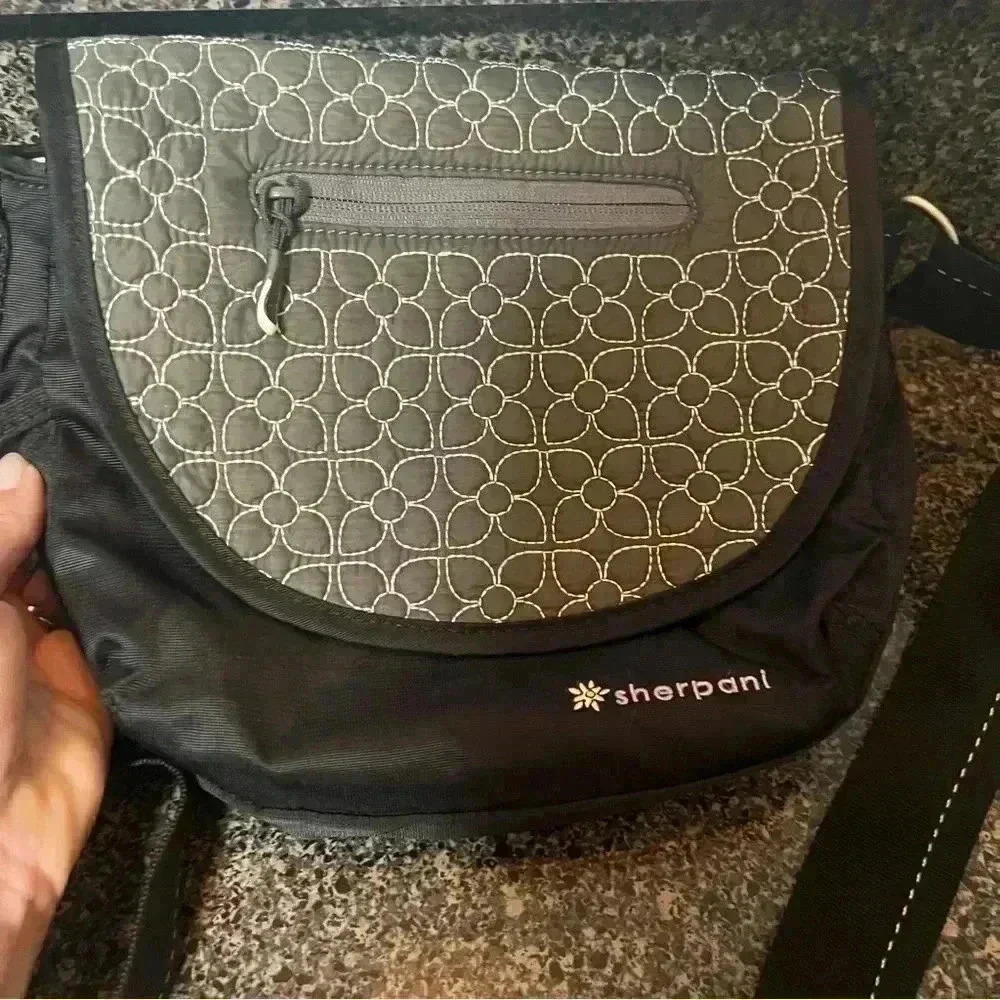 Sherpani gray black crossbody messenger adjustable  travel roomy adjustable strp